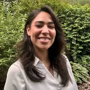 dc-therapist-lorin-jimenez-smiling-headshot