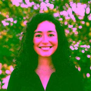 lila-greenwood-practicing-therapist-in-dc-in-front-of-trees